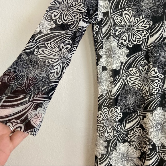 Cabi Womens Floral Mesh TunicTop Size Medium with Boho sheer sleeves - Picture 3 of 4